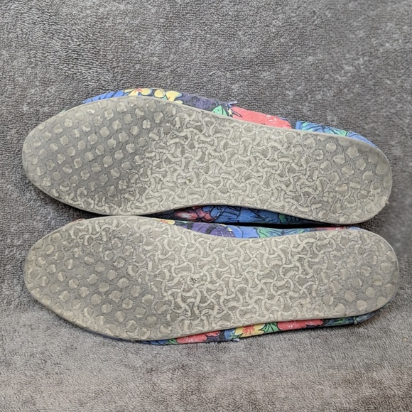 Tom's Floral Shoes - Picture 3 of 6